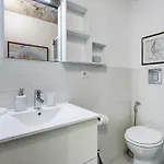 Charming With Garden, Parking & Metro Lejlighed Rom