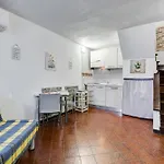 Lejlighed Charming With Garden, Parking & Metro