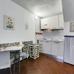 Charming With Garden, Parking & Metro Lejlighed *