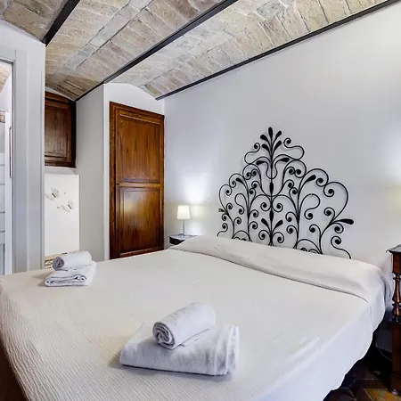 Charming With Garden, Parking & Metro Apartament