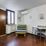 Charming With Garden, Parking & Metro Апартаменты *