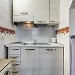 Charming With Garden, Parking & Metro Апартаменты *