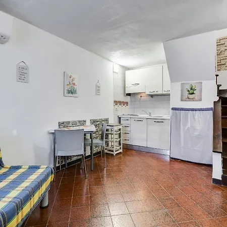Lejlighed Charming With Garden, Parking & Metro