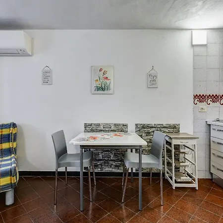 Charming With Garden, Parking & Metro Lejlighed