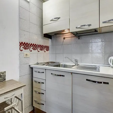 Lejlighed Charming With Garden, Parking & Metro *