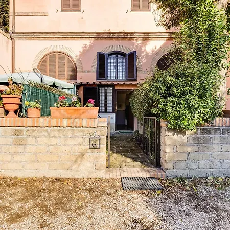 Lejlighed Charming With Garden, Parking & Metro Rom