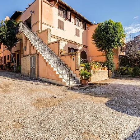 Charming With Garden, Parking & Metro