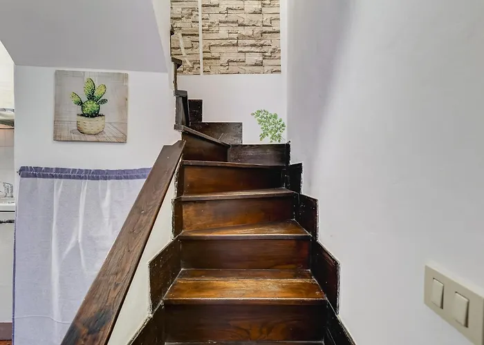 Charming With Garden, Parking & Metro