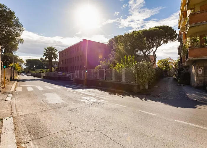 Charming With Garden, Parking & Metro *