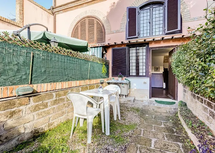 Charming With Garden, Parking & Metro