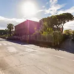 Charming With Garden, Parking & Metro *