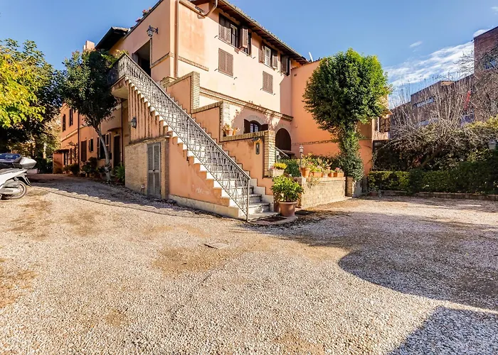 Charming With Garden, Parking & Metro